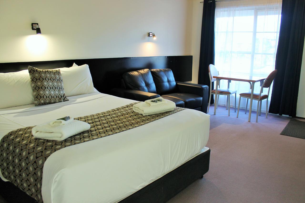 Gateway Motor Inn วอร์นามบูล ภายนอก รูปภาพ