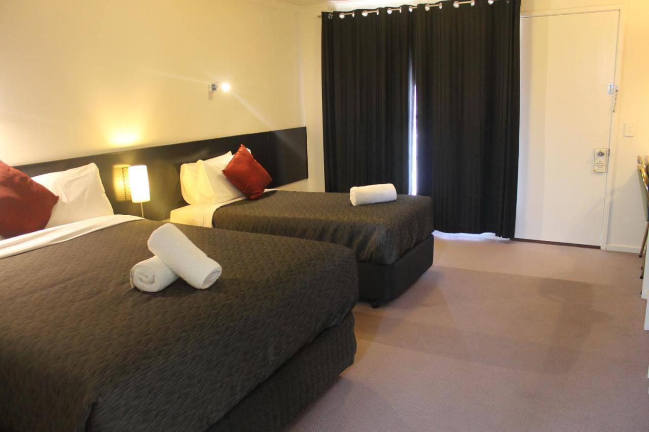 Gateway Motor Inn วอร์นามบูล ภายนอก รูปภาพ