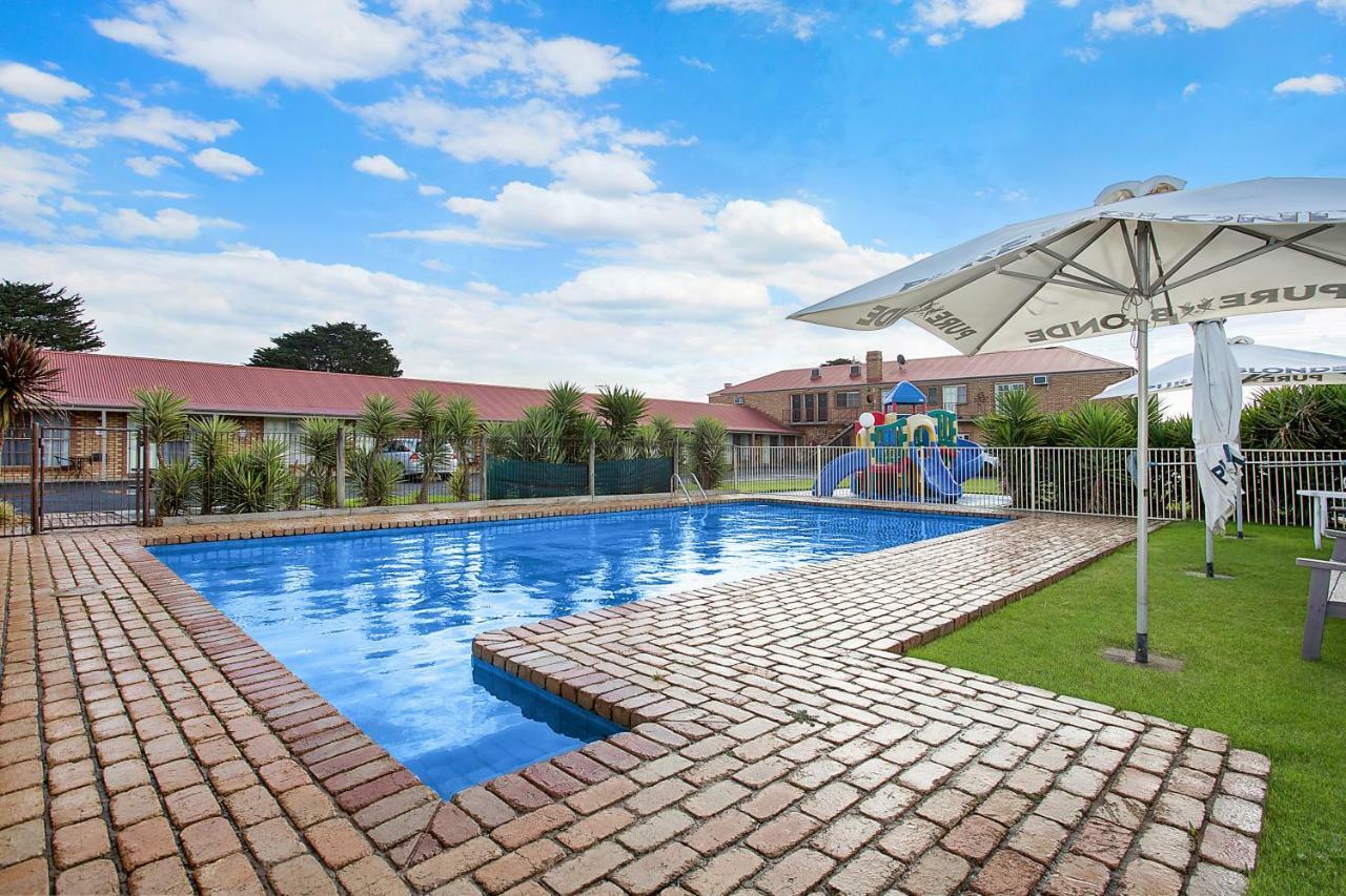 Gateway Motor Inn วอร์นามบูล ภายนอก รูปภาพ