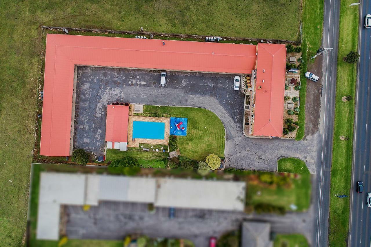 Gateway Motor Inn วอร์นามบูล ภายนอก รูปภาพ